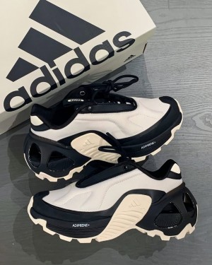 Adidass Wonder Runner White Black