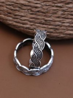 FINGER RINGS