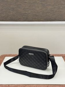 Gucci_Unisex_Sling_Bag_4002