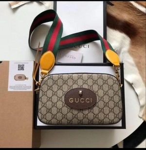 Gucci_neo vintage gg supreme unisex messenger bag with og box