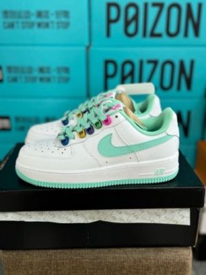 WMNS Nik e Air Force 1 Blower Sneakers