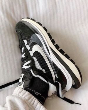 Sacai X Vaporwaffle Black White 612