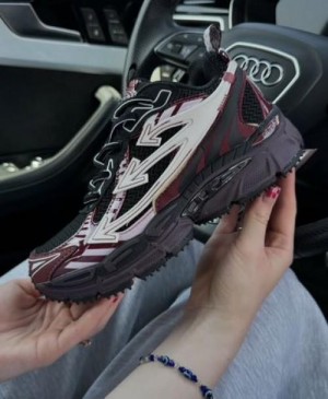 OFF WHITEE BE RIGHT BACK BURGUNDY Fix