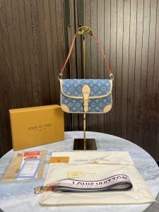 louis-vuitton ldiane monogram mirror bag with 45