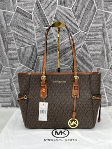 Michael_Kors_Coffee-Brown_Voyager_With_DustCover_Premium_Highend