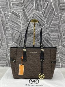 Michael_Kors_Coffee-Black_Voyager_With_DustCover_Premium_Highend