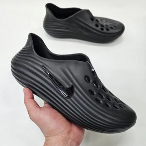 Nik e Reactx Rejuven8  Full Black Runner