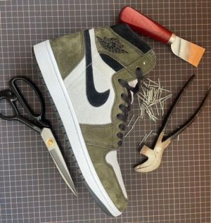 Nik e Air Jordan 1 High Medium Olive Semi Ua Basketball Sneakers