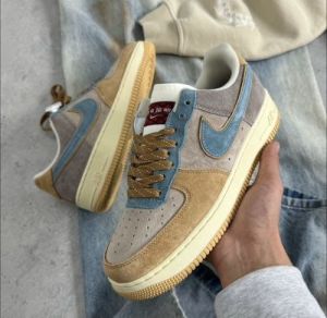 Nik e Air Force 1 Beige Tellas Sneakers