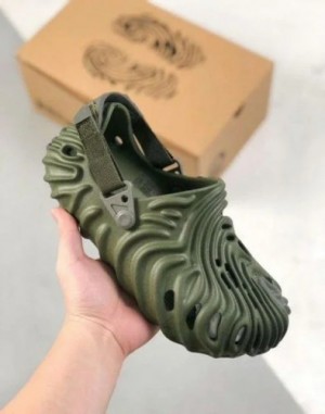 Croccs Salehe Bembury The Pollex Clog Olive Green With og box and carry bag