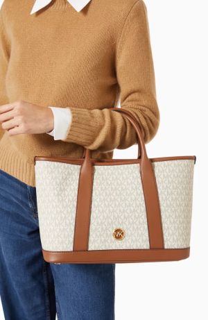 Michael_kors luisa Medium Logo with dust bag 353