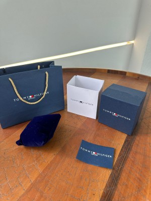 TOMMY HILFIGER KIT WITH CARRY BAG