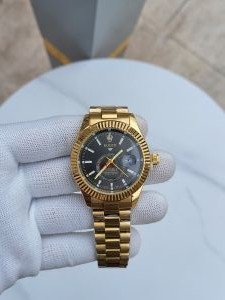 Rolex_Sky_Dweller_GOLD_BLACK_DIAL_130