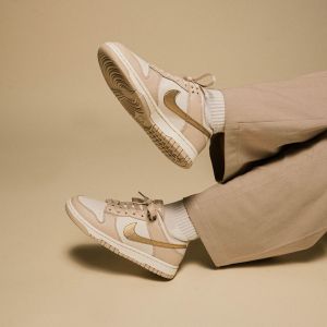 WMNS Nik e Dunk Low Gold Swoosh Sneakers WMNS Nik e Dunk Low Gold Swoosh Sneakers