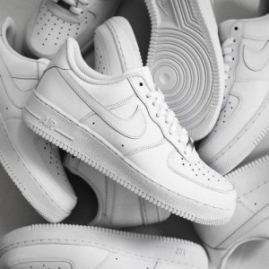 airforce 1 triple whit