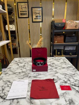 Valentino_Garavani_VLogo_Buckle_Signature_Belt_(S2-Silver)