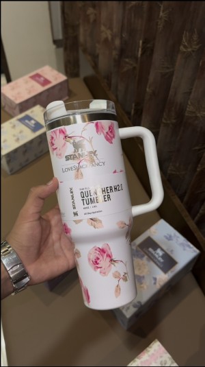 Stanley x LoveShackFancy Flowstate Quencher 40 oz White Floral