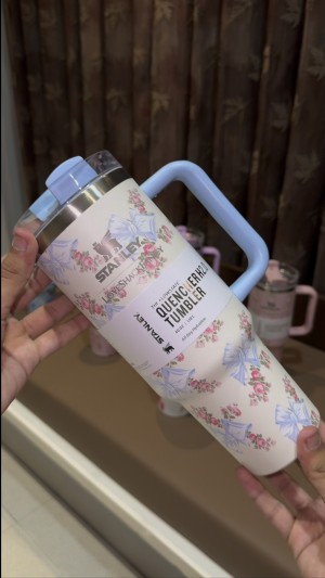 Stanley x LoveShackFancy Flowstate Quencher 40 oz Cream Floral