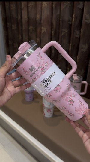 Stanley x LoveShackFancy Flowstate Quencher 40 oz Pink Floral
