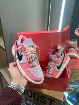 SB Dunk Barbie