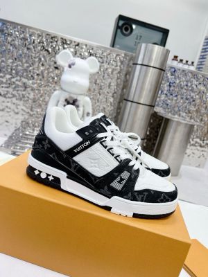 LOUI.S VUITTON TRAINER BLACK WHITE