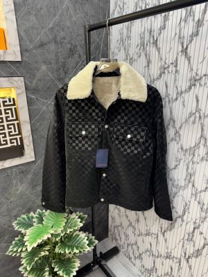 LOUIS.VUITTON.100%.IMPORTED.LEATHER.FABRIC.INSIDE.WOOLEN.FURR.FABRIC.DETACHABLE.FURR.COLLAR.VERY.PREMIUM.JACKET.BEST.FOR.WINTERS.CS169