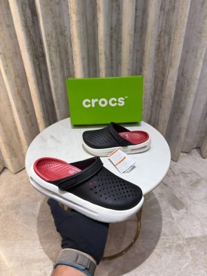 Croc s In motion clogs