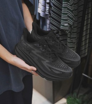 Hoka Clifton 9 black