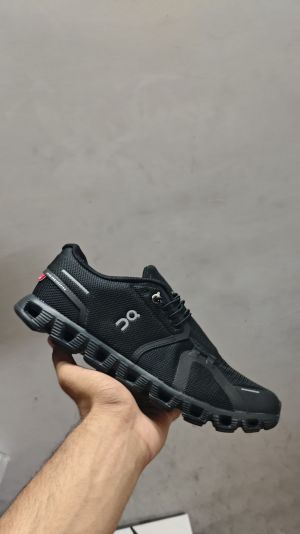 On cloud 5 black