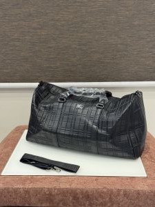 Burberry_Premium_Duffle_Bag_L1_Black