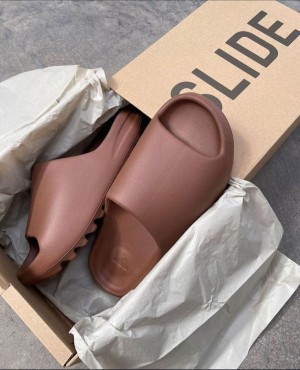 ADIDASS YEEZY SLIDES