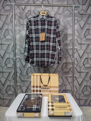 Burberry_Black_Checks_Premium_Classic_Shirt_With_Box_Packing_And_Carry_Bag_(1434)