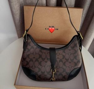 _Offer_Coach_hamptons_hobo_bag_with_og_box(coffe)