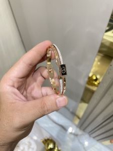 Gucc i rose gold