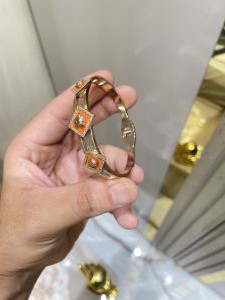 Versac e rose gold