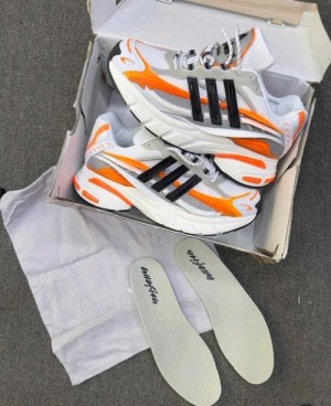 Pharrell Williams x adidas Jellyfish Blanc orange