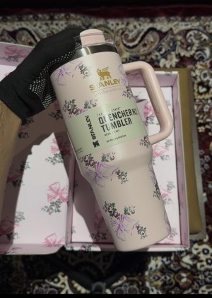 Stanley x LoveShackFancy Flowstate Quencher 40 oz Love Shack Fancy Baby Pink