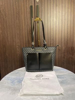 Michael_kors Jet Set Medium Logo leather Pocket Tote Bag 268