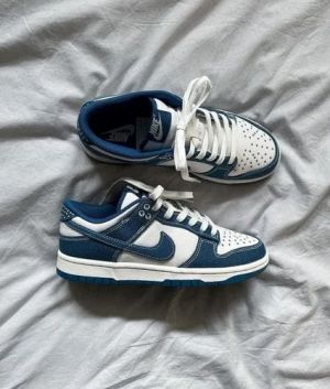   Nik ee dunk low shashiko industrial blue sneakers