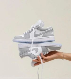 Jordan retro 1 wolf grey