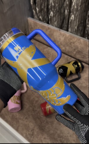 Stanley x Lunar New Year Flowstate Quencher 40 oz Blue Gold
