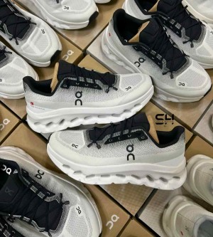On Cloud TILT 2.0 Black Ivory