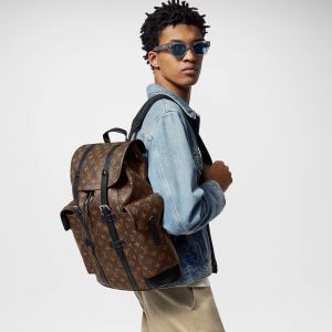 Louis_vuttion_backpack_premium quality with dust cover 