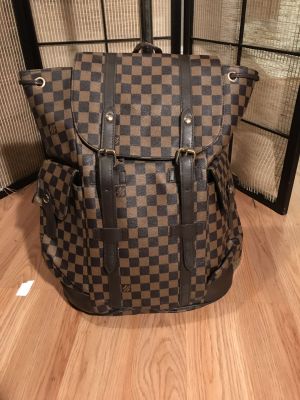 Louis_vuttion_backpack_premium quality with dust cover 