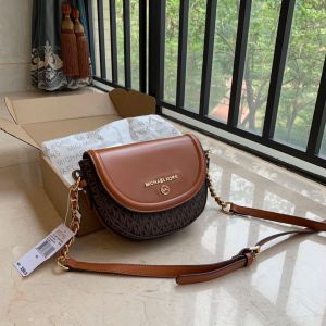 Michael_kors_charm_jet_set_textured_handbag_with_box_5648