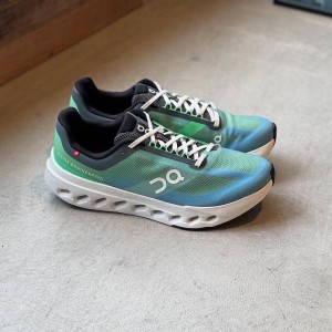 ON Cloudsurfer Next running trainers in green