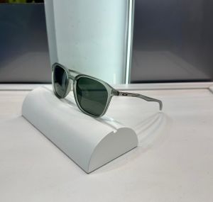 Oakle y Aqua Luxury Shade 4932