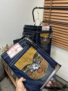 True Religion Turkey Imported Pockey Heavy Embroidered Green Wash Boot Cut Denim True Religion Turkey Imported Pockey Heavy Embroidered Green Wash Boot Cut Denim