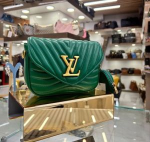 Louis_vuitton new wave multi-pochettevariant with magnetic box 625