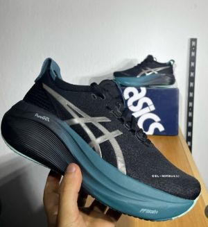 S gel nimbus 27 black green